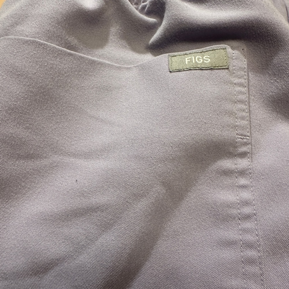 FIgs Lilac Jogger Scrubs EUC - Picture 10 of 10